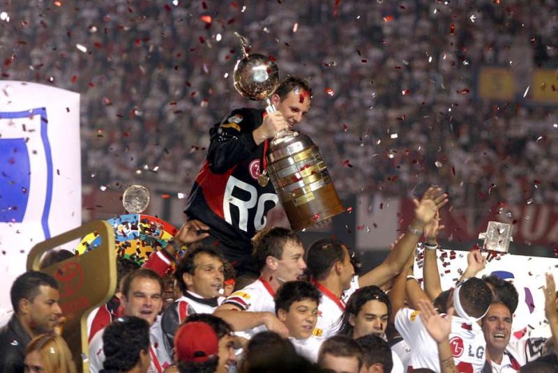 Jogos Eternos - São Paulo 1x0 Liverpool 2005 3 cenilevantalibertadoresdjalmavassaogazeta e1535830413495
